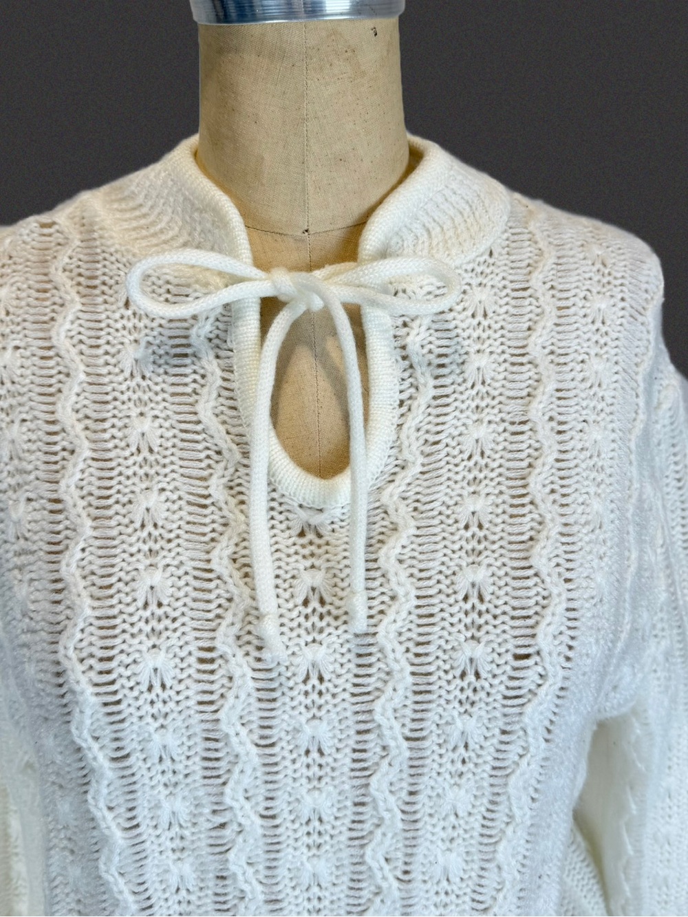 VINTAGE 70s cable knit sweater keyhole bow tie neckline ivory cream women’s 80s